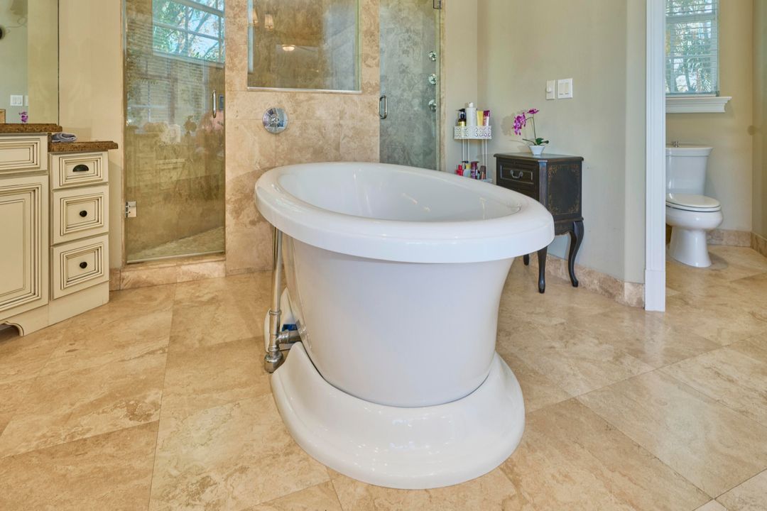 For Sale: $800,000 (4 beds, 4 baths, 3370 Square Feet)