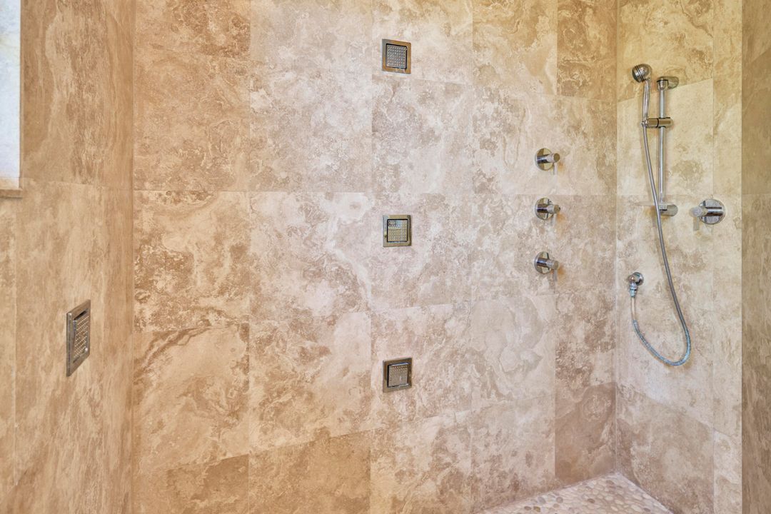 For Sale: $800,000 (4 beds, 4 baths, 3370 Square Feet)