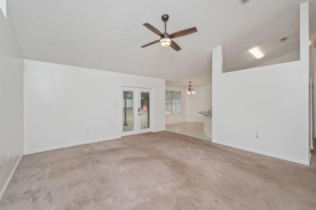 На продажу: $315,000 (4 спален, 2 ванн, 1750 Квадратных фут)