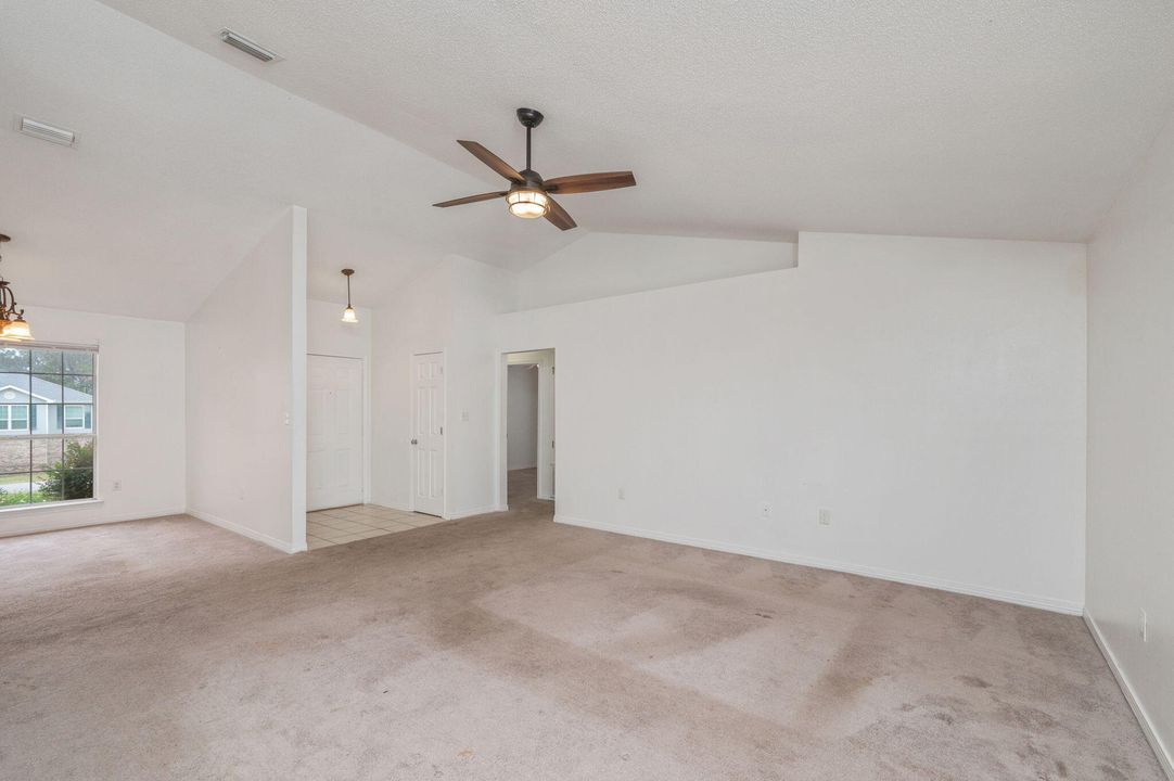 На продажу: $315,000 (4 спален, 2 ванн, 1750 Квадратных фут)