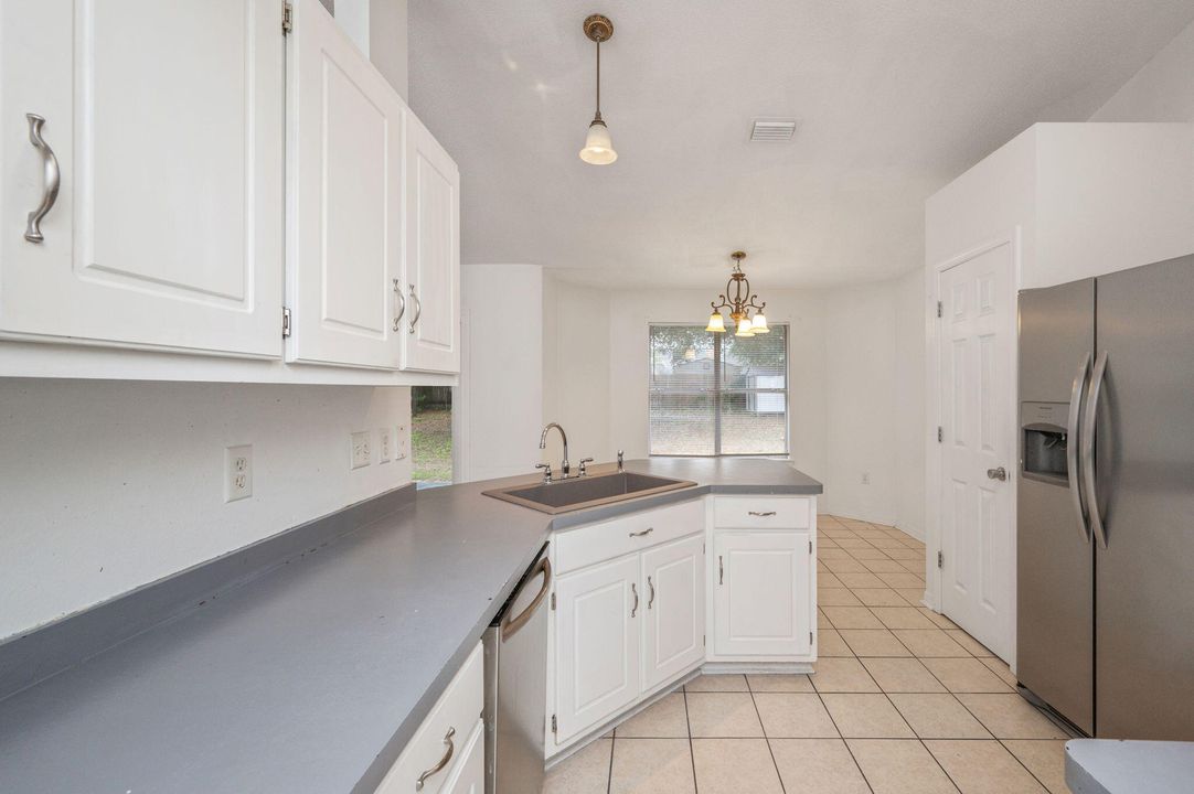 На продажу: $315,000 (4 спален, 2 ванн, 1750 Квадратных фут)