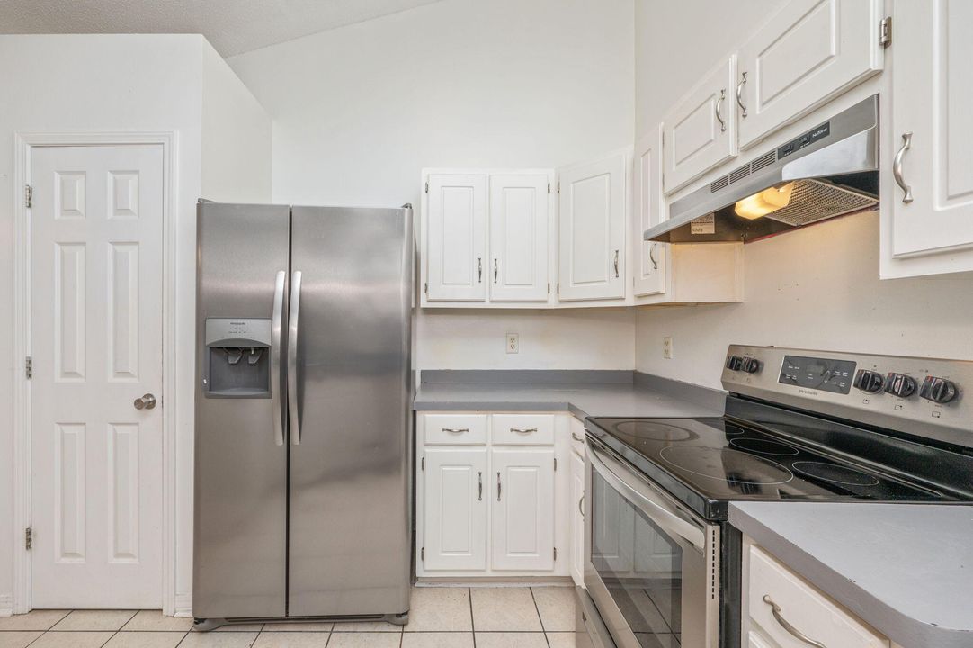 На продажу: $315,000 (4 спален, 2 ванн, 1750 Квадратных фут)