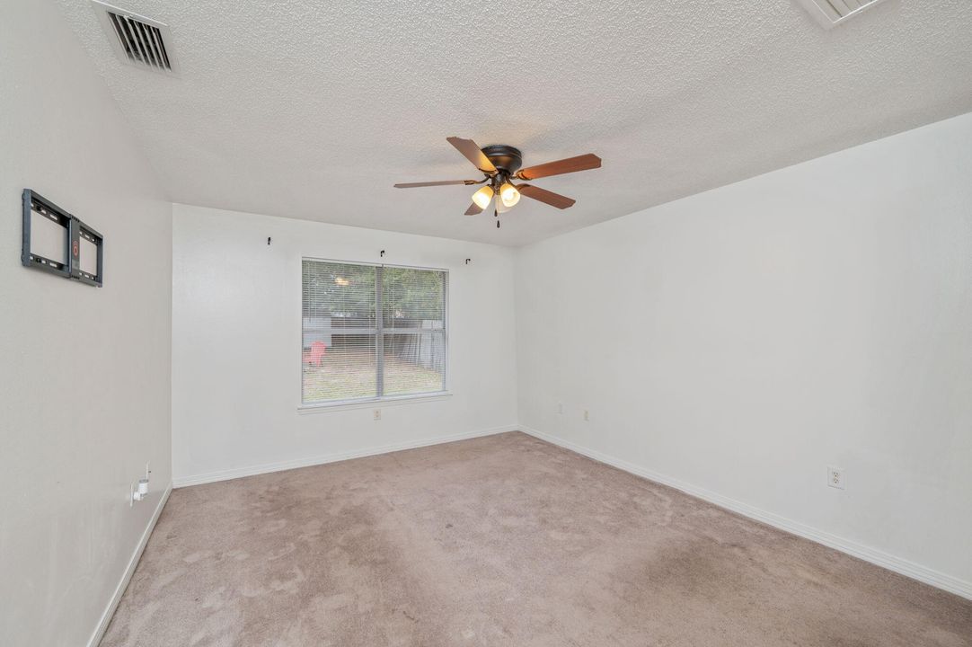 На продажу: $315,000 (4 спален, 2 ванн, 1750 Квадратных фут)