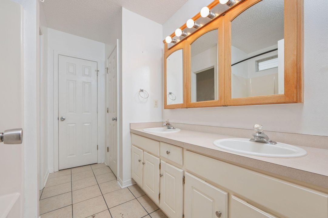 На продажу: $315,000 (4 спален, 2 ванн, 1750 Квадратных фут)