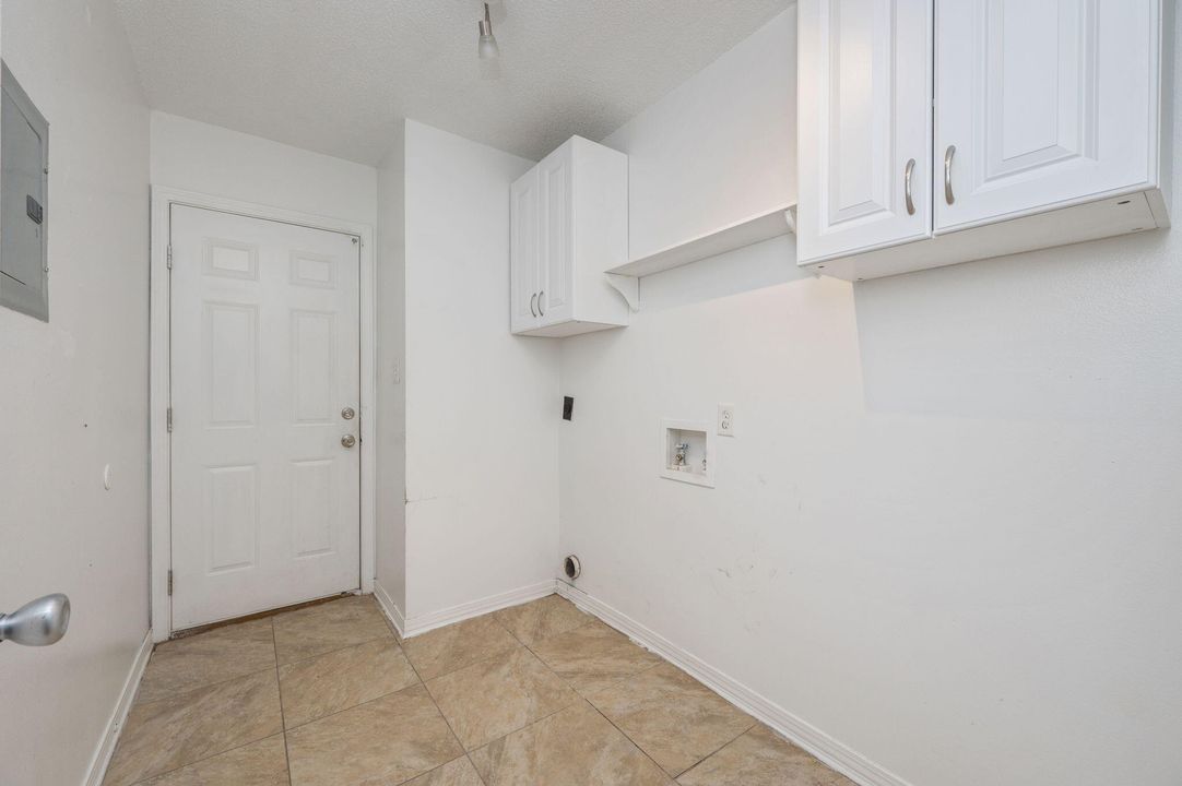 На продажу: $315,000 (4 спален, 2 ванн, 1750 Квадратных фут)