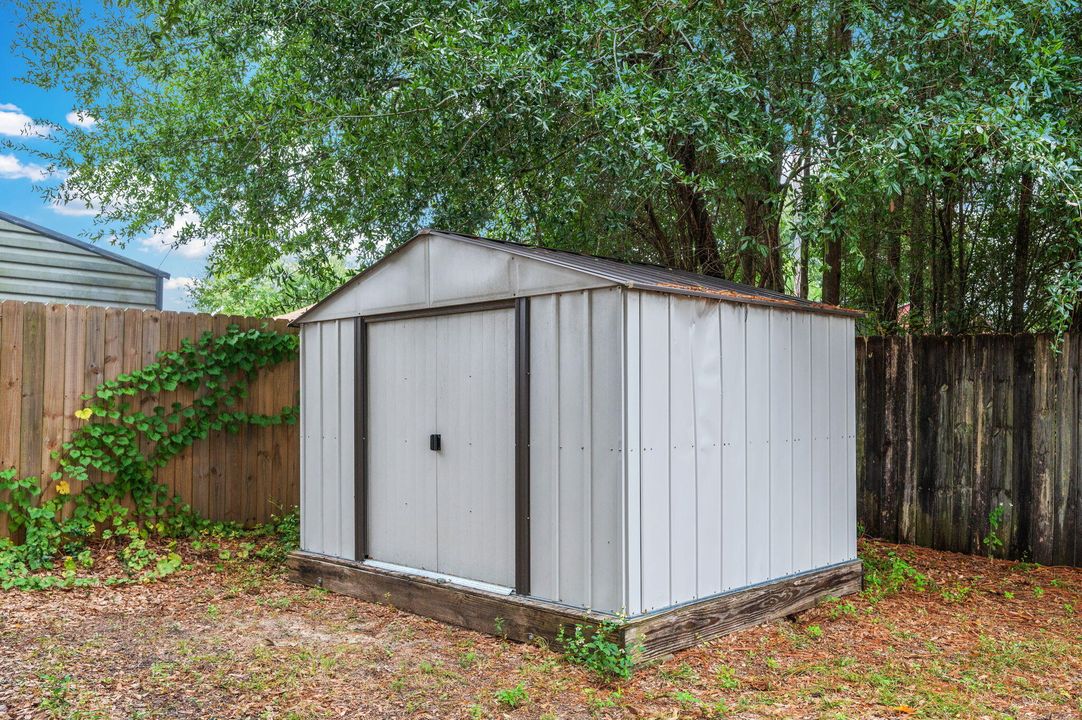 На продажу: $315,000 (4 спален, 2 ванн, 1750 Квадратных фут)