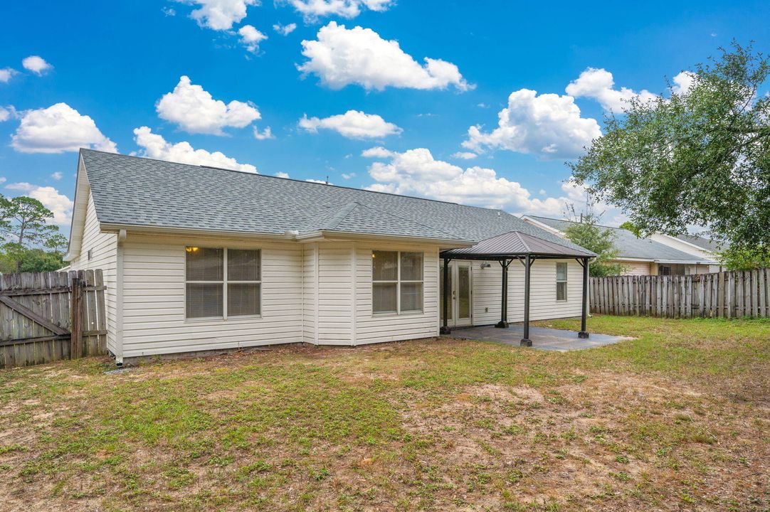 На продажу: $315,000 (4 спален, 2 ванн, 1750 Квадратных фут)