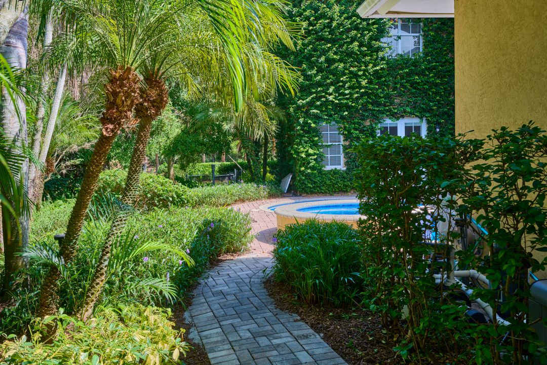 For Sale: $800,000 (4 beds, 4 baths, 3370 Square Feet)