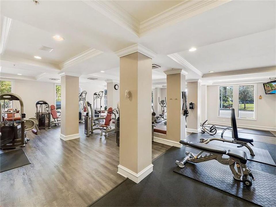 For Sale: $305,000 (1 beds, 1 baths, 891 Square Feet)