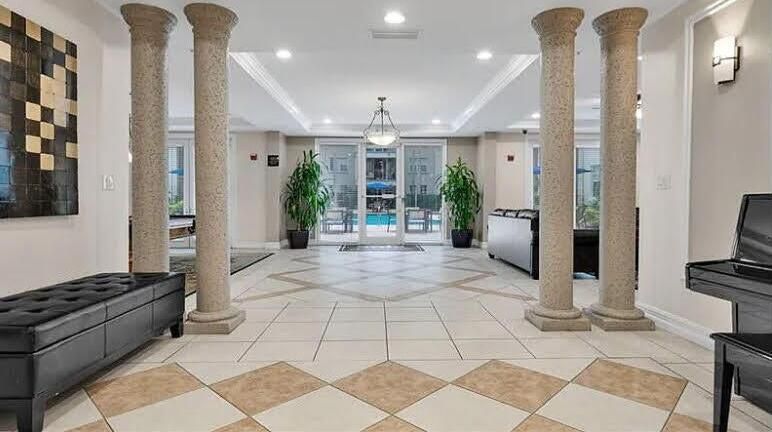 For Sale: $305,000 (1 beds, 1 baths, 891 Square Feet)