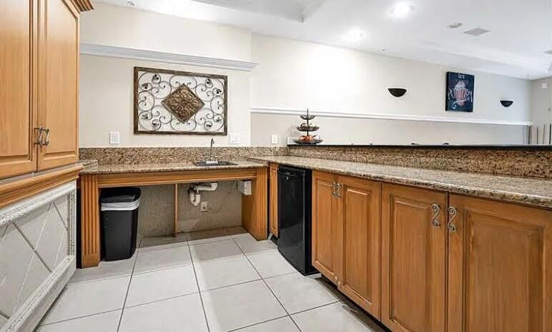 For Sale: $305,000 (1 beds, 1 baths, 891 Square Feet)