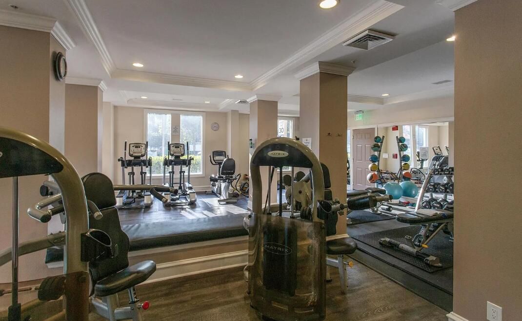 For Sale: $305,000 (1 beds, 1 baths, 891 Square Feet)