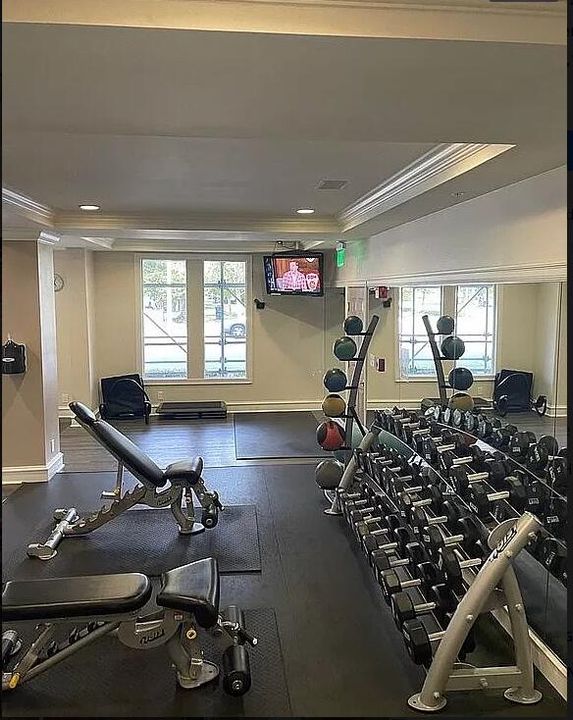 For Sale: $305,000 (1 beds, 1 baths, 891 Square Feet)