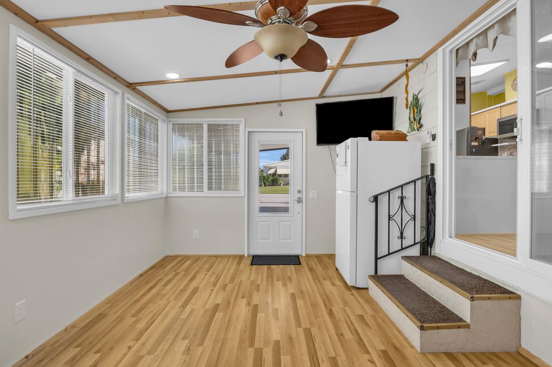 For Sale: $230,000 (2 beds, 2 baths, 1293 Square Feet)