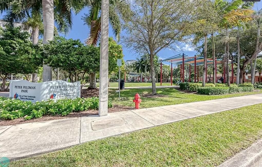 For Sale: $305,000 (1 beds, 1 baths, 891 Square Feet)