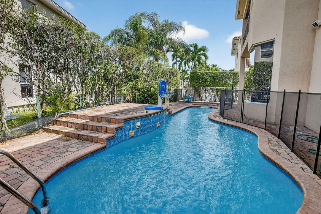 Activo con contrato: $1,199,000 (5 camas, 3 baños, 3410 Pies cuadrados)