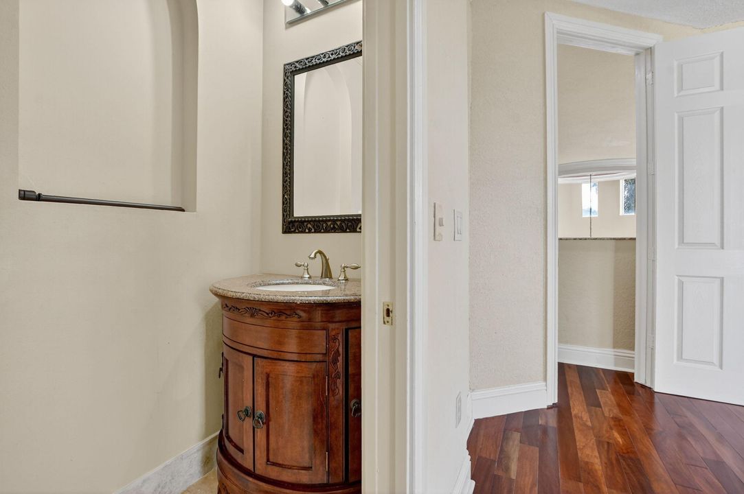 Activo con contrato: $1,199,000 (5 camas, 3 baños, 3410 Pies cuadrados)