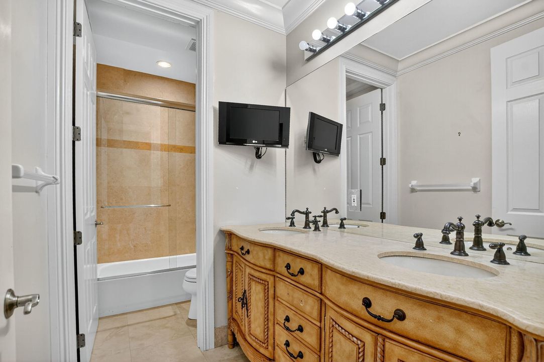 Activo con contrato: $1,199,000 (5 camas, 3 baños, 3410 Pies cuadrados)