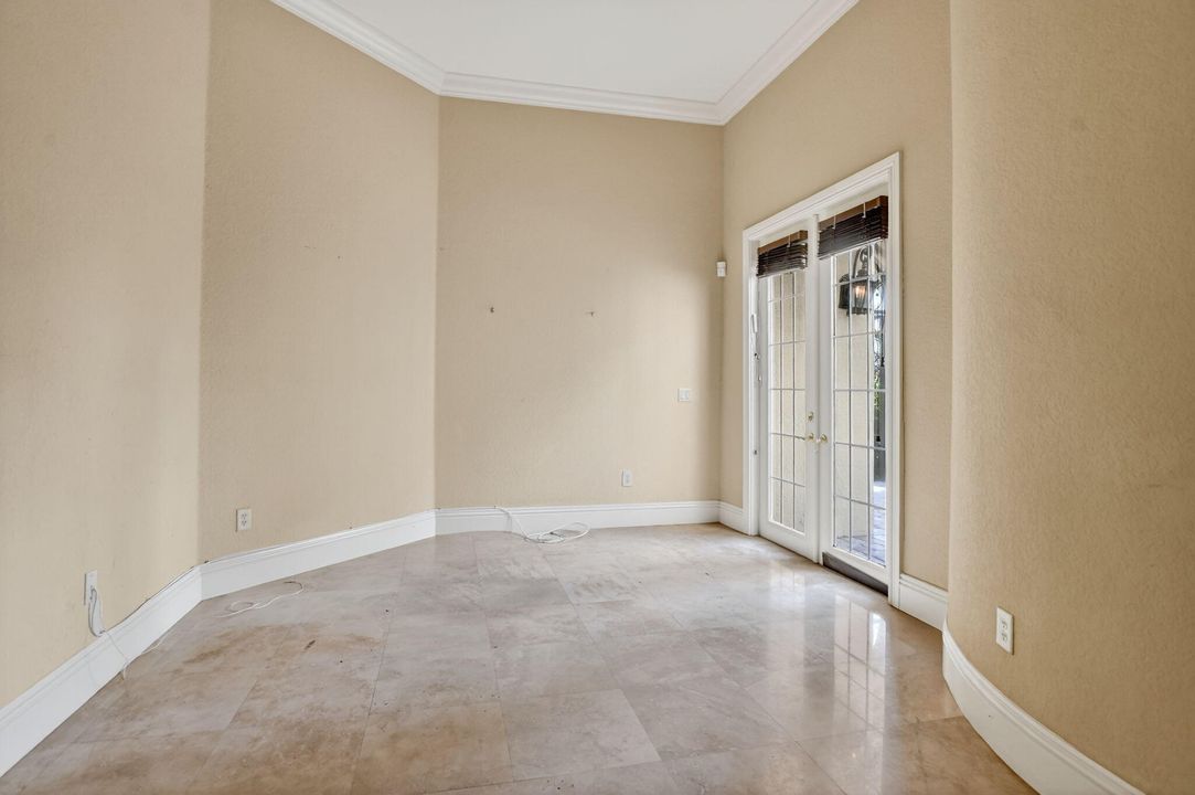 Activo con contrato: $1,199,000 (5 camas, 3 baños, 3410 Pies cuadrados)