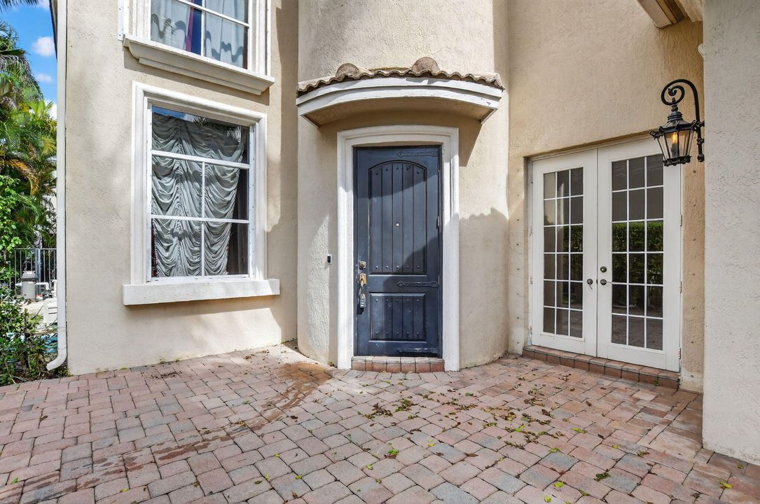 Activo con contrato: $1,199,000 (5 camas, 3 baños, 3410 Pies cuadrados)