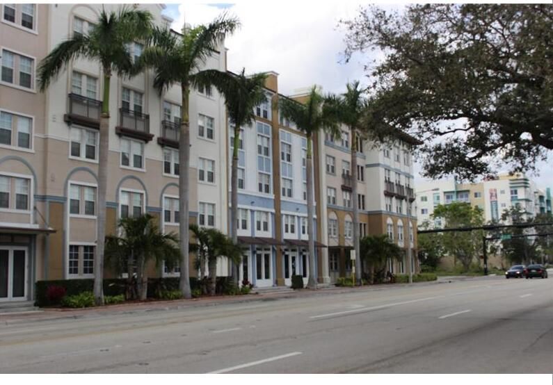 For Sale: $305,000 (1 beds, 1 baths, 891 Square Feet)