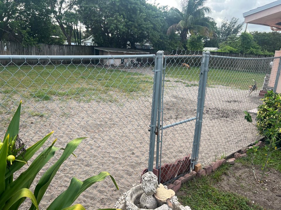 Active With Contract: $375,000 (3 beds, 1 baths, 864 Square Feet)