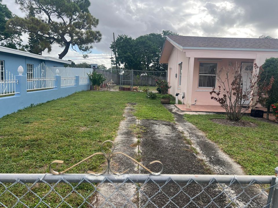 Active With Contract: $375,000 (3 beds, 1 baths, 864 Square Feet)