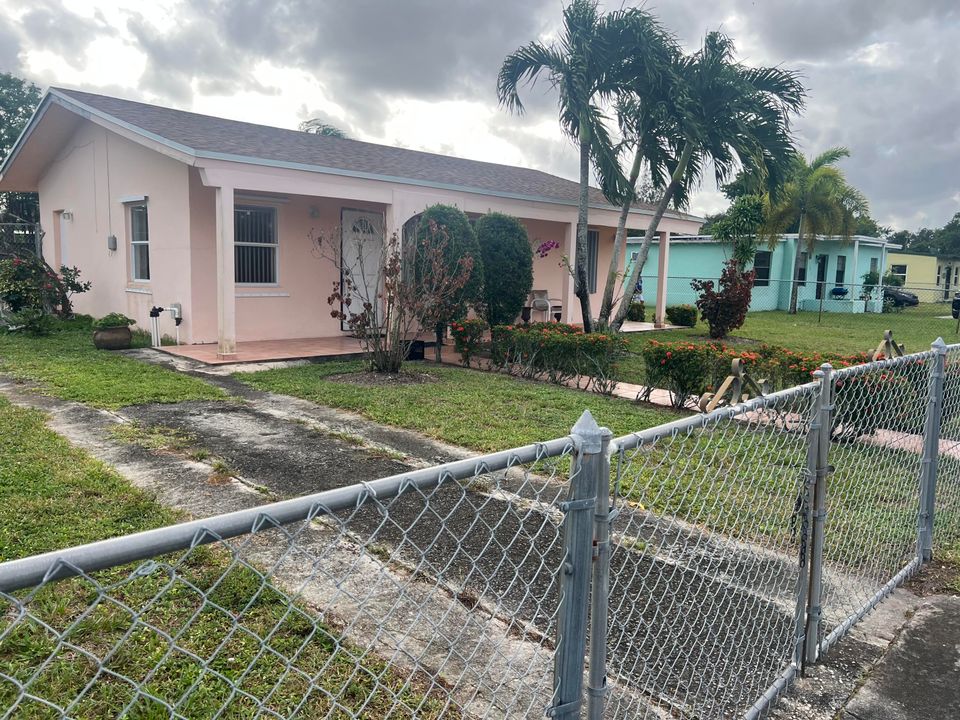 Active With Contract: $375,000 (3 beds, 1 baths, 864 Square Feet)