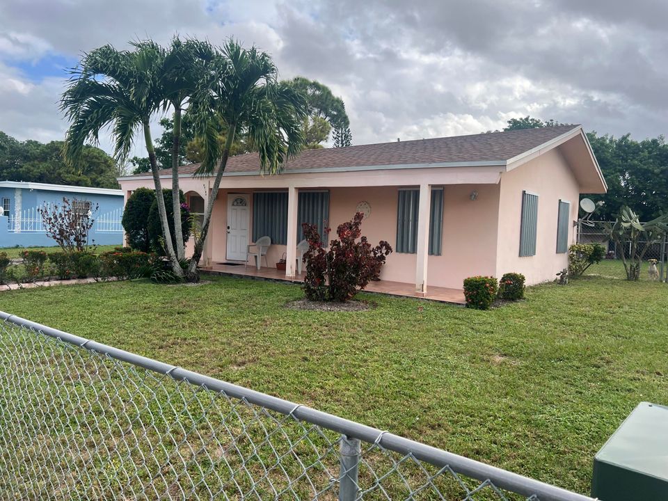 Active With Contract: $375,000 (3 beds, 1 baths, 864 Square Feet)