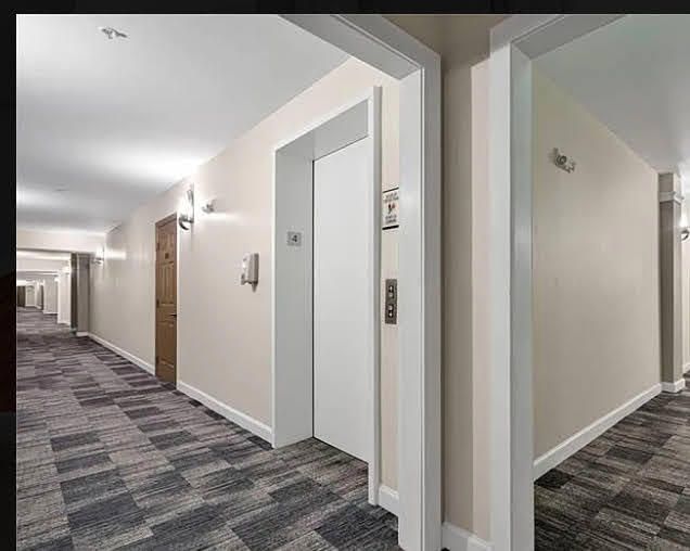 For Sale: $305,000 (1 beds, 1 baths, 891 Square Feet)