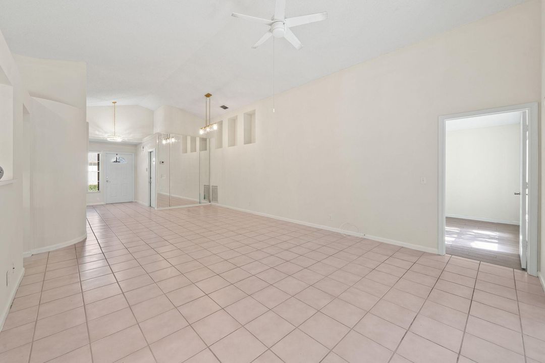 Active With Contract: $2,900 (3 beds, 2 baths, 1403 Square Feet)