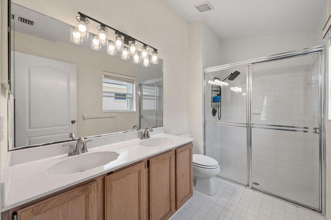 Active With Contract: $2,900 (3 beds, 2 baths, 1403 Square Feet)