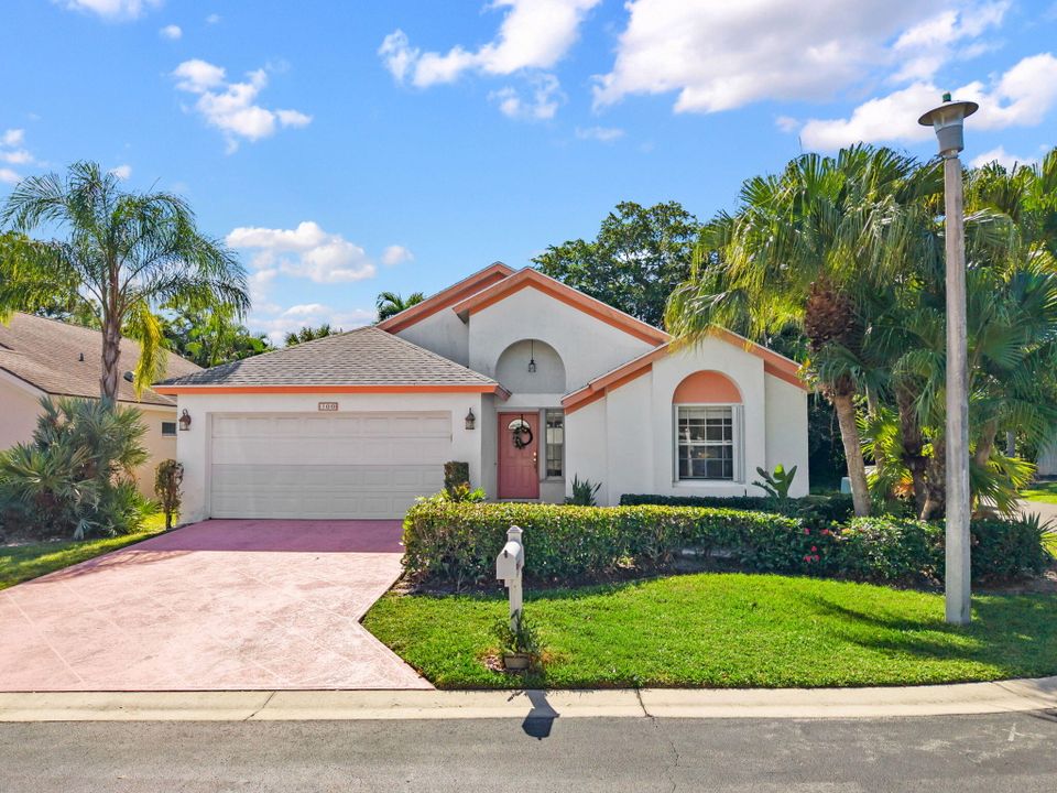 Active With Contract: $2,900 (3 beds, 2 baths, 1403 Square Feet)