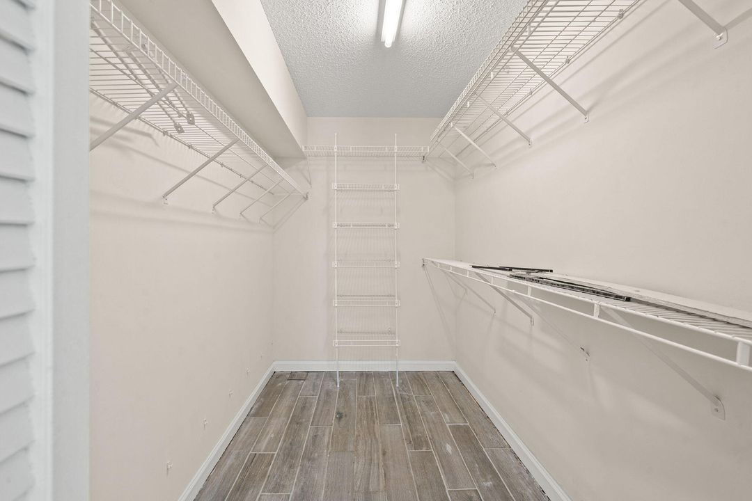 Active With Contract: $2,900 (3 beds, 2 baths, 1403 Square Feet)