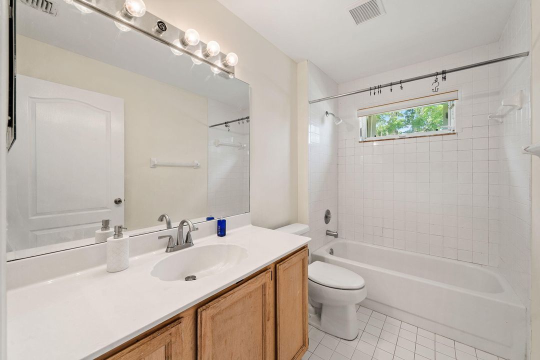 Active With Contract: $2,900 (3 beds, 2 baths, 1403 Square Feet)