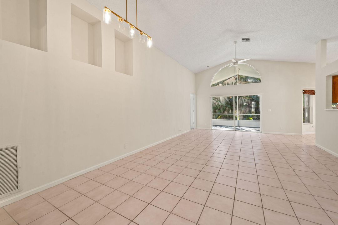 Active With Contract: $2,900 (3 beds, 2 baths, 1403 Square Feet)