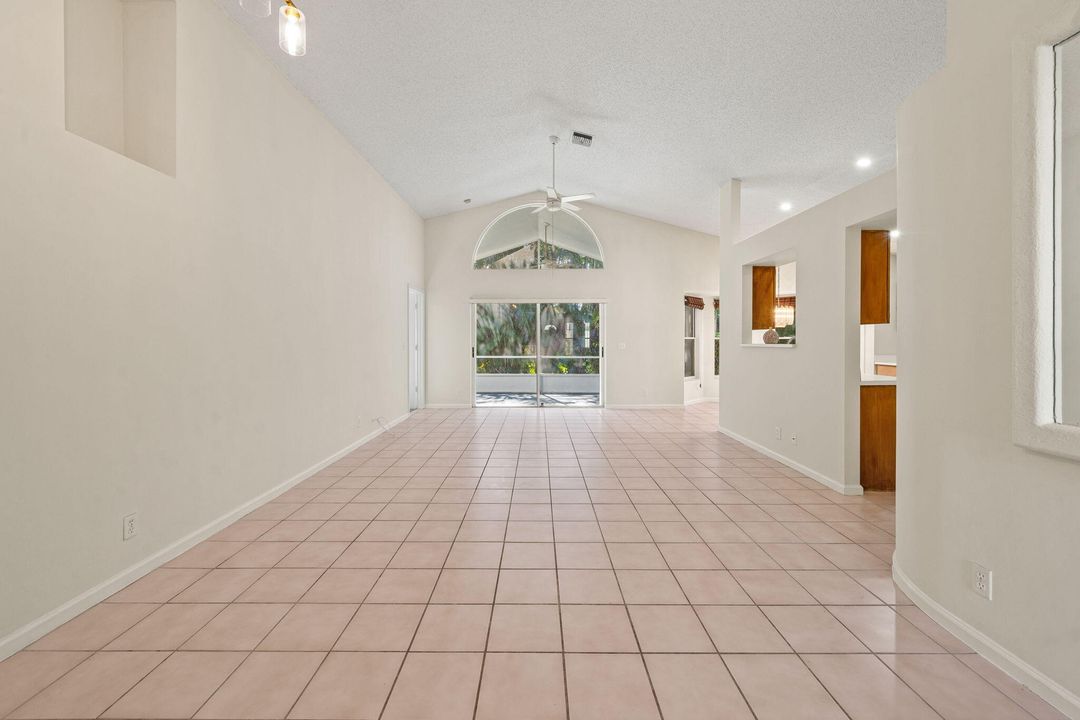 Active With Contract: $2,900 (3 beds, 2 baths, 1403 Square Feet)