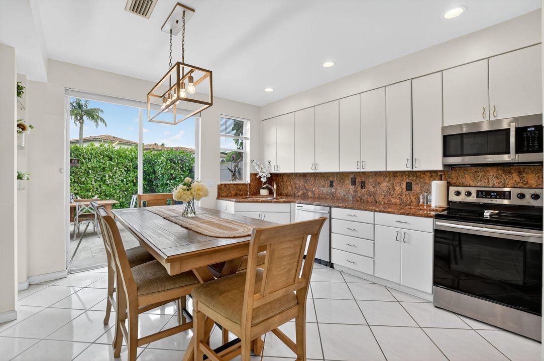 待售: $849,000 (3 贝兹, 3 浴室, 2255 平方英尺)