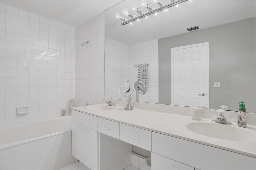 En Venta: $349,900 (2 camas, 2 baños, 1357 Pies cuadrados)