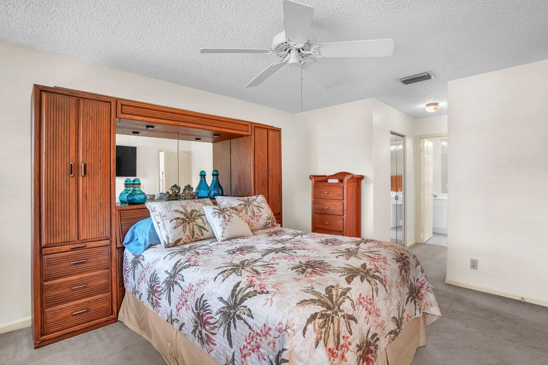 En Venta: $349,900 (2 camas, 2 baños, 1357 Pies cuadrados)