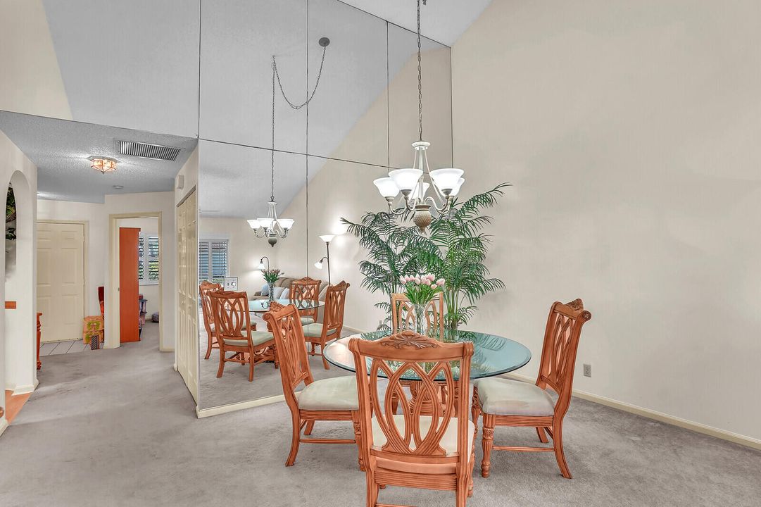 En Venta: $349,900 (2 camas, 2 baños, 1357 Pies cuadrados)