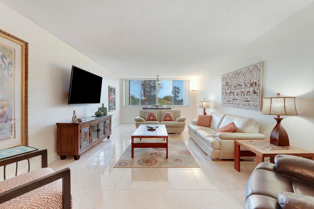 For Rent: $2,400 (3 beds, 2 baths, 1505 Square Feet)