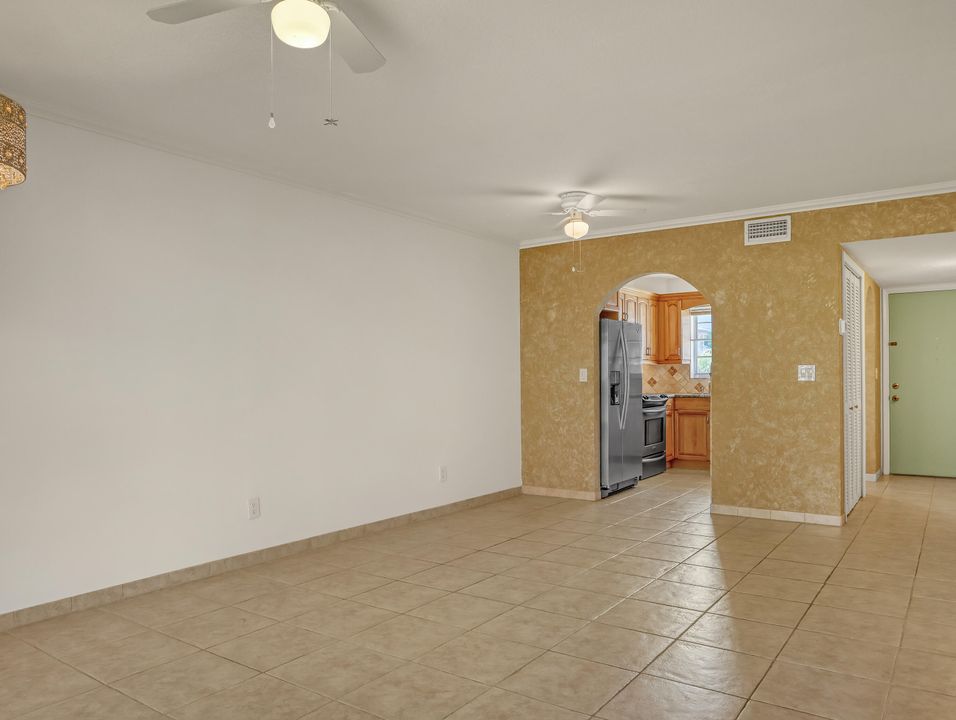 待售: $169,900 (2 贝兹, 2 浴室, 891 平方英尺)