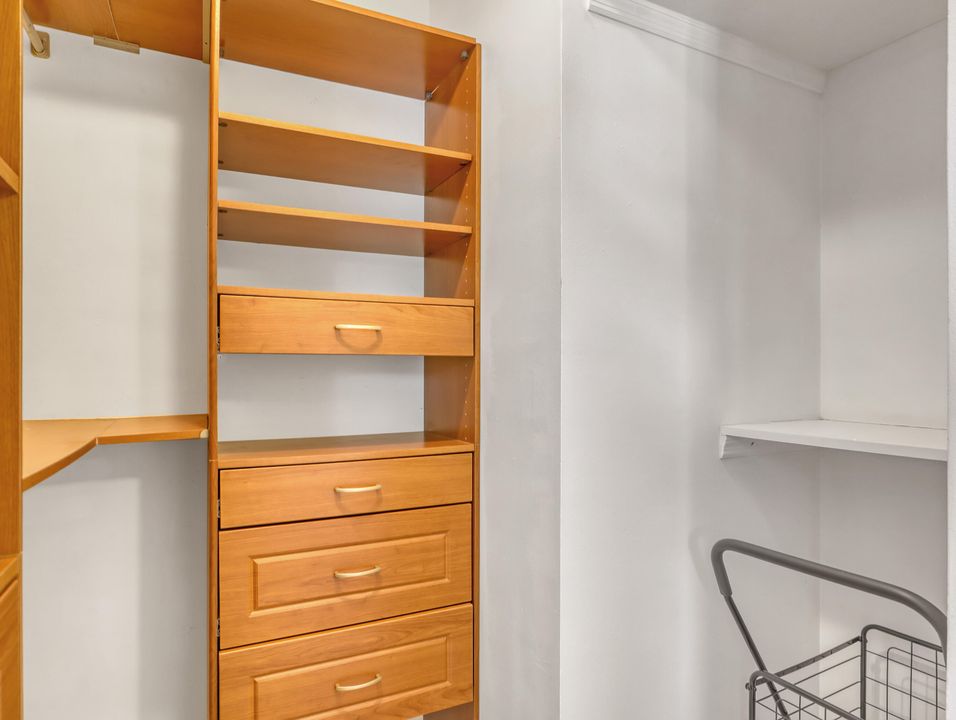 待售: $169,900 (2 贝兹, 2 浴室, 891 平方英尺)