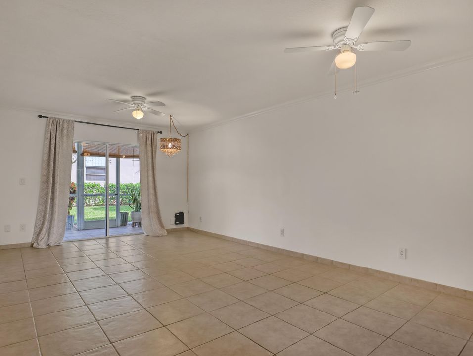 待售: $169,900 (2 贝兹, 2 浴室, 891 平方英尺)