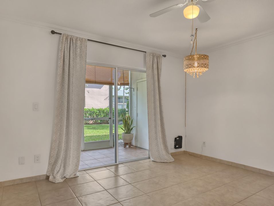 待售: $169,900 (2 贝兹, 2 浴室, 891 平方英尺)