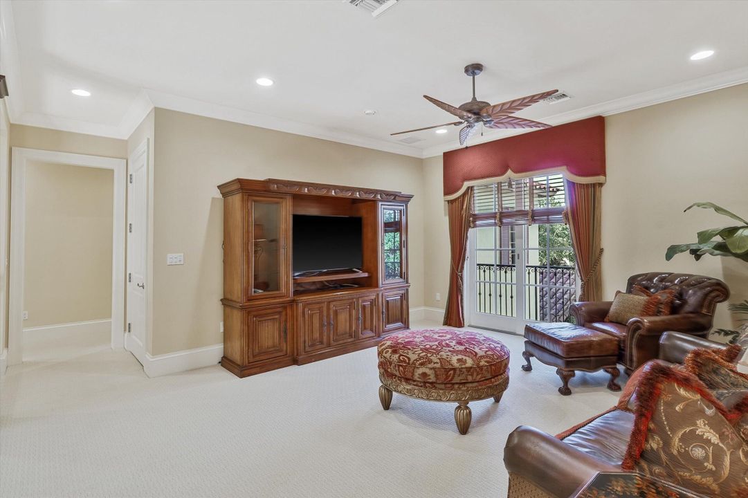 На продажу: $6,900,000 (5 спален, 5 ванн, 5479 Квадратных фут)