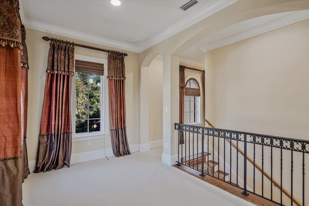 На продажу: $6,900,000 (5 спален, 5 ванн, 5479 Квадратных фут)