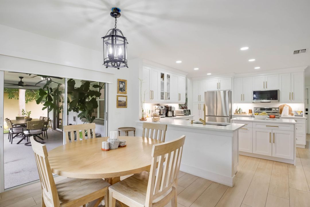 На продажу: $599,900 (3 спален, 2 ванн, 1827 Квадратных фут)