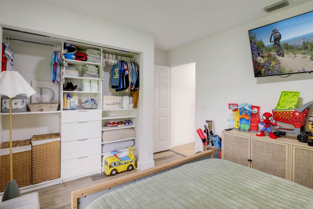 На продажу: $599,900 (3 спален, 2 ванн, 1827 Квадратных фут)